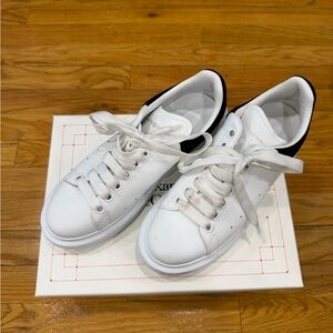 Alexander McQueen Women’s Oversized Sneaker White/Black Leather Size 39